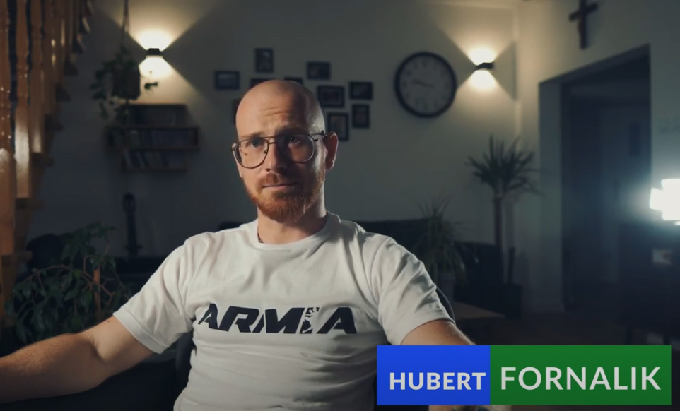 Kadr z filmu &ldquo;Jak uspokoić &ldquo;bieg&rdquo; myśli" przedstawiający Huberta Fornalika
