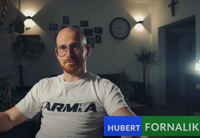 Kadr z filmu “Jak uspokoić “bieg” myśli" przedstawiający Huberta Fornalika